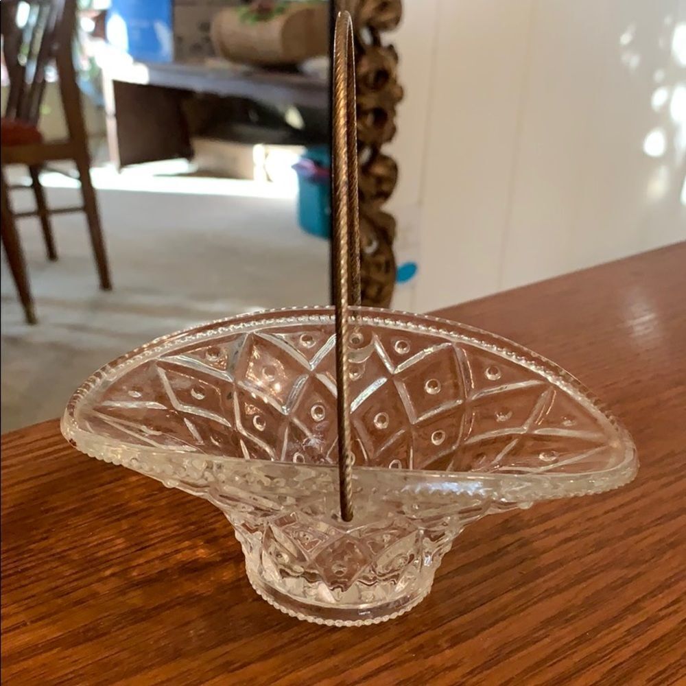 ‎Vintage Avon small  glass basket - Picture 2 of 5